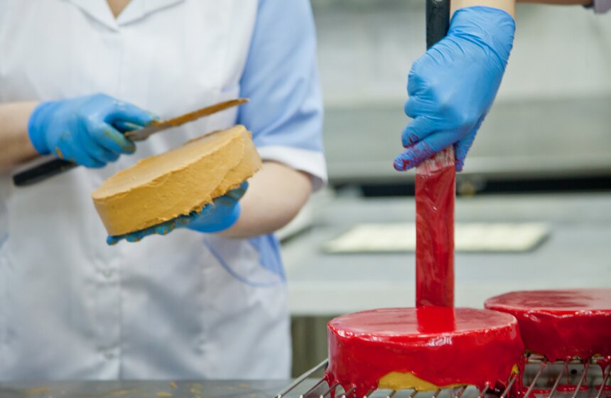 Как готовят главный торт Москвы 12 фото