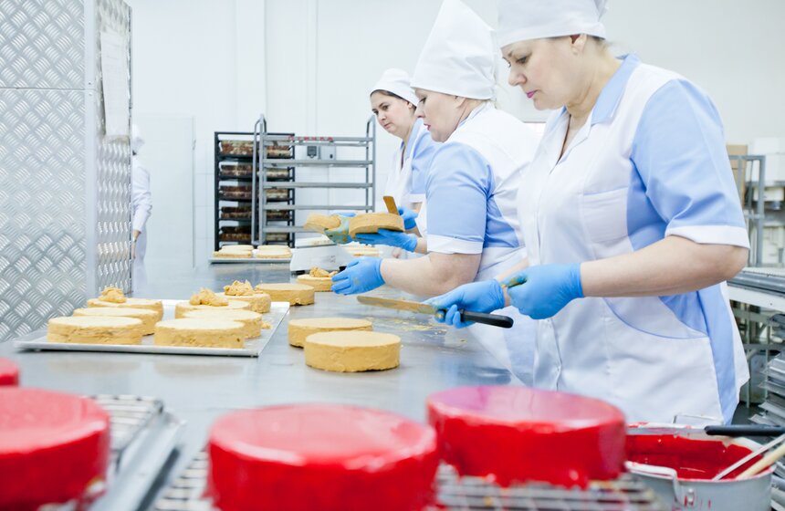 Как готовят главный торт Москвы 11 фото