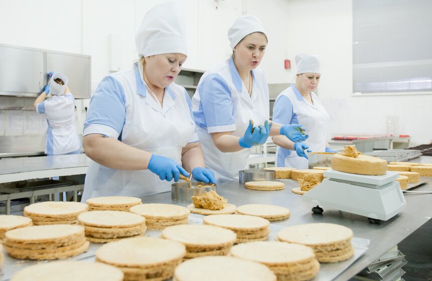 Как готовят главный торт Москвы 4 фото