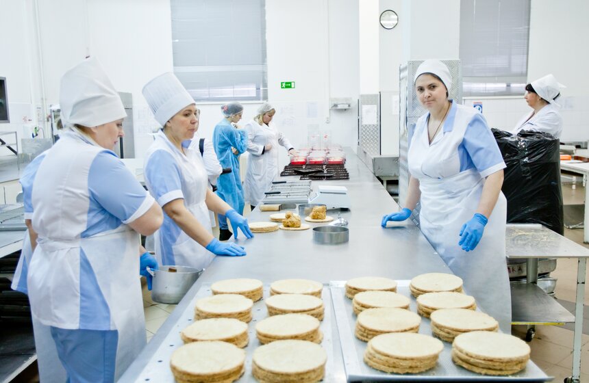 Как готовят главный торт Москвы 3 фото