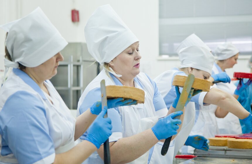 Как готовят главный торт Москвы 6 фото