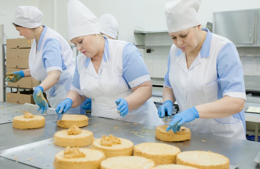 Как готовят главный торт Москвы 8 фото