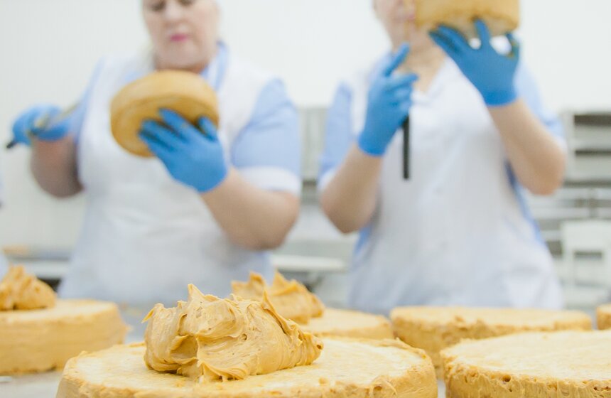 Как готовят главный торт Москвы 7 фото