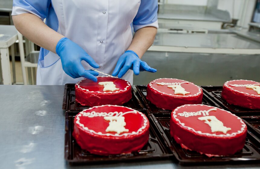 Как готовят главный торт Москвы 17 фото