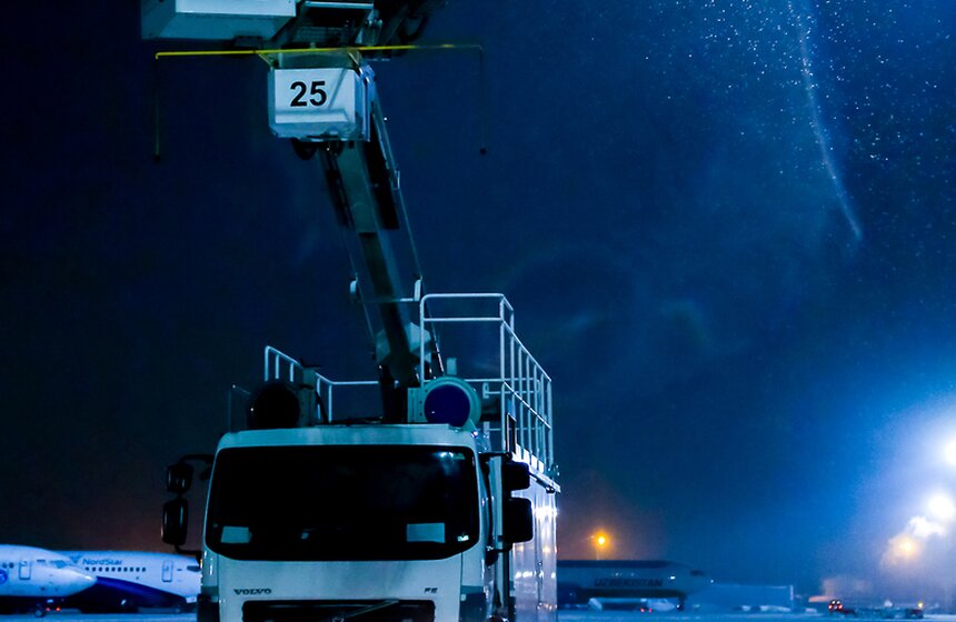 Как обслуживают самый большой пассажирский самолет в Домодедове 18 фото