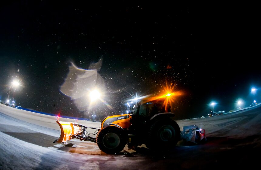 Как обслуживают самый большой пассажирский самолет в Домодедове 9 фото