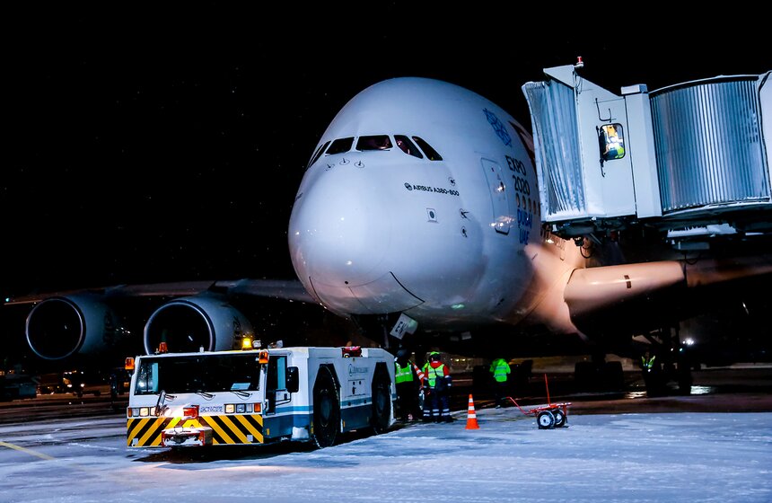 Как обслуживают самый большой пассажирский самолет в Домодедове 12 фото