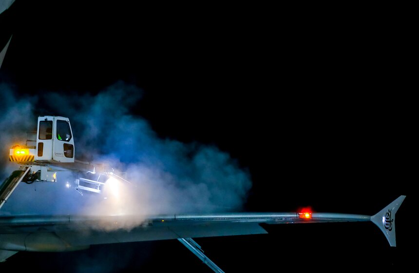 Как обслуживают самый большой пассажирский самолет в Домодедове 21 фото