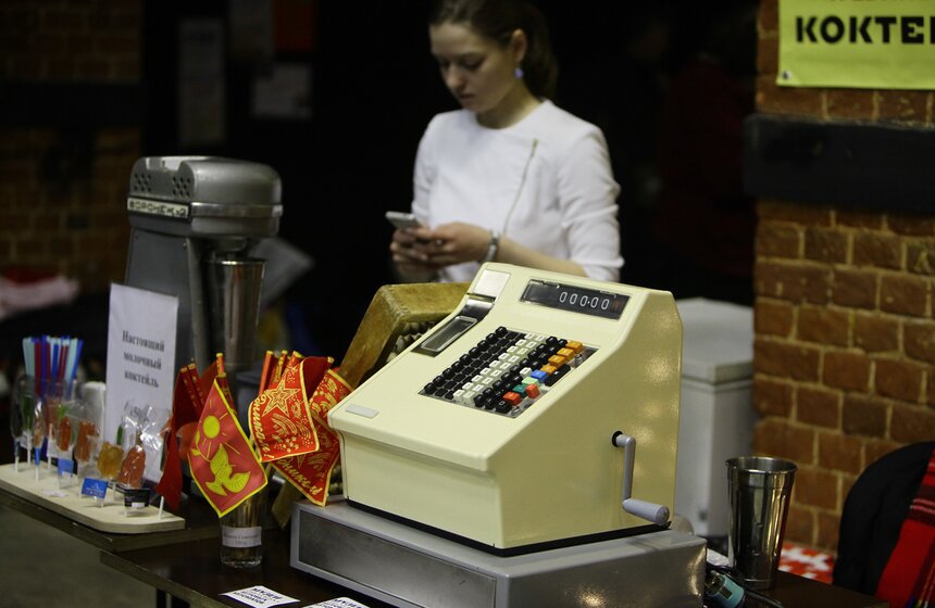 В Музее Москвы организовали зимний блошиный рынок 12 фото