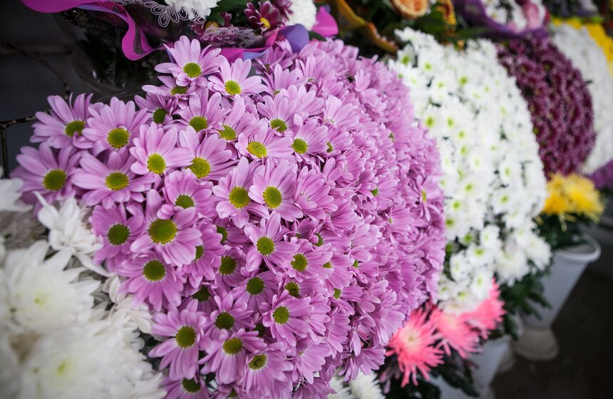 Цветы в киосках спальных районов столицы 7 фото