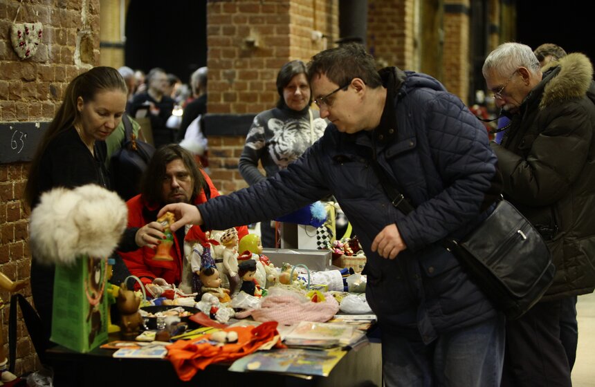 В Музее Москвы организовали зимний блошиный рынок 15 фото