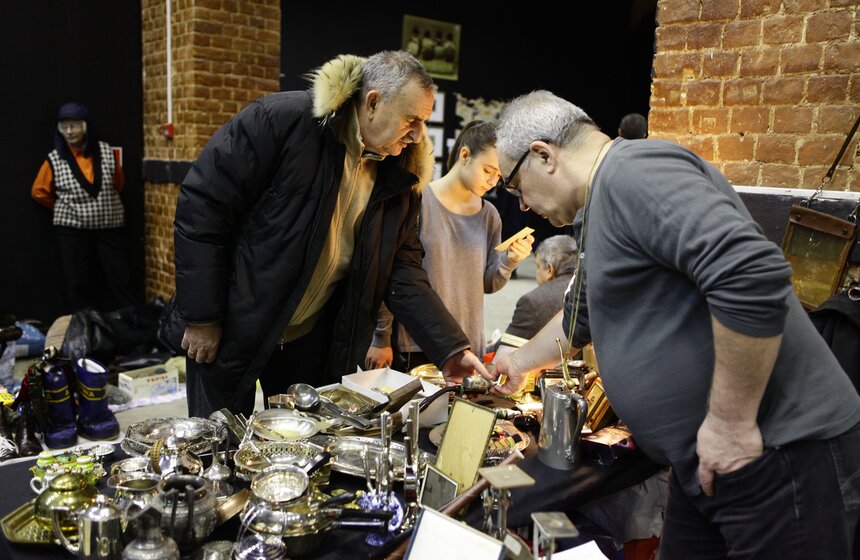 В Музее Москвы организовали зимний блошиный рынок 19 фото