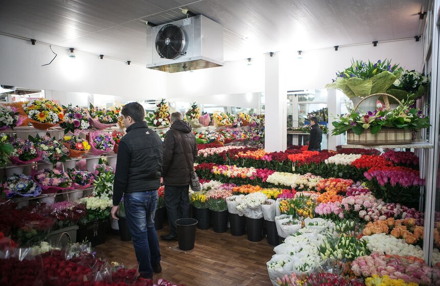 Цветы в киосках спальных районов столицы 3 фото