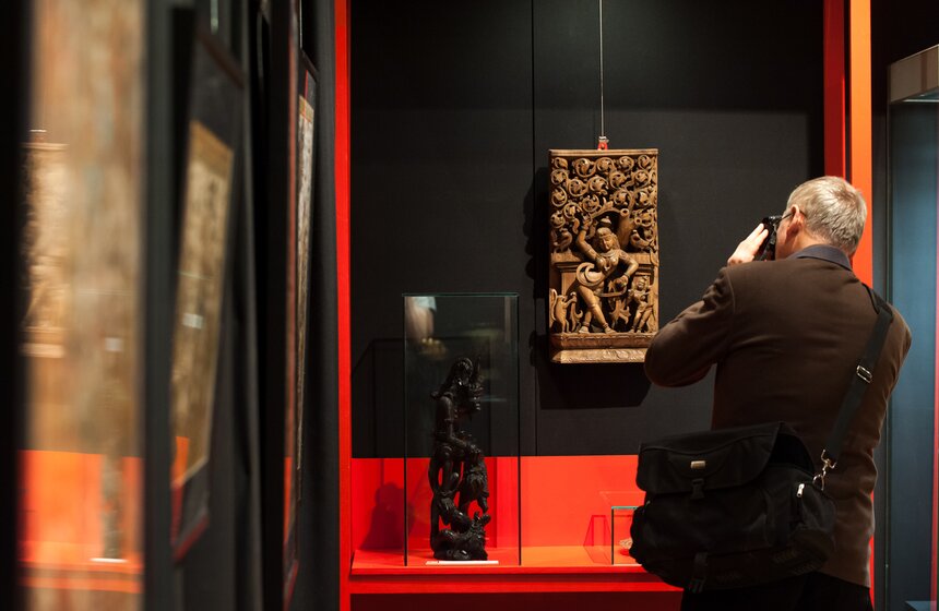 Открылась выставка "Под знаком огненной обезьяны" 29 фото