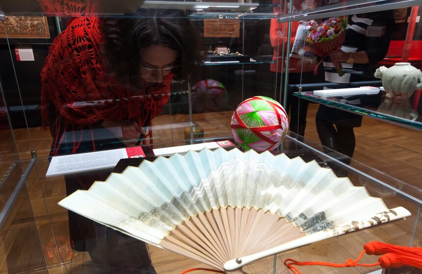 Открылась выставка "Под знаком огненной обезьяны" 27 фото