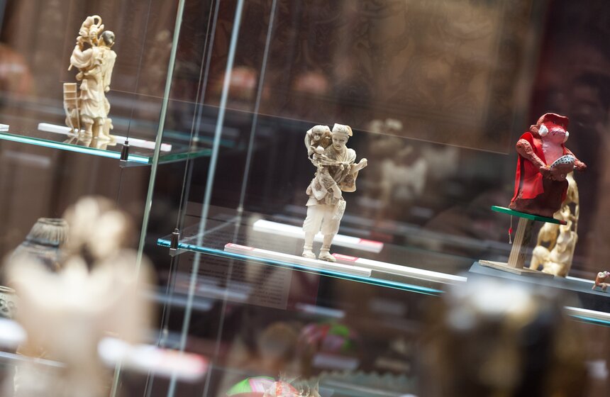 Открылась выставка "Под знаком огненной обезьяны" 5 фото