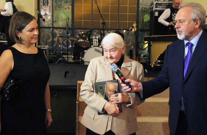 Собянин поблагодарил московских журналистов за работу 19 фото