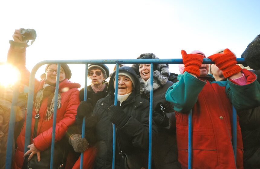 Москвичи выстроились в очередь для дегустации пирога-гиганта 1 фото