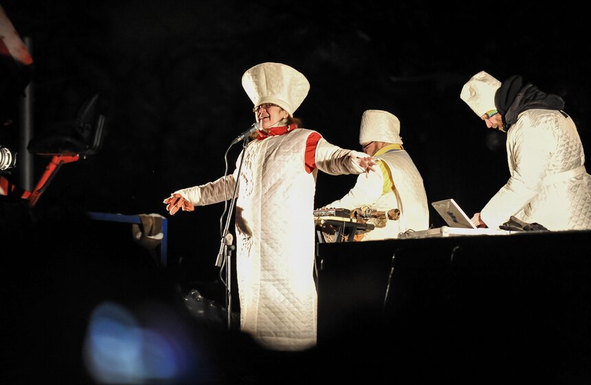 МУЗЕОН встретил Рождество вертикальным мультимедиа 22 фото