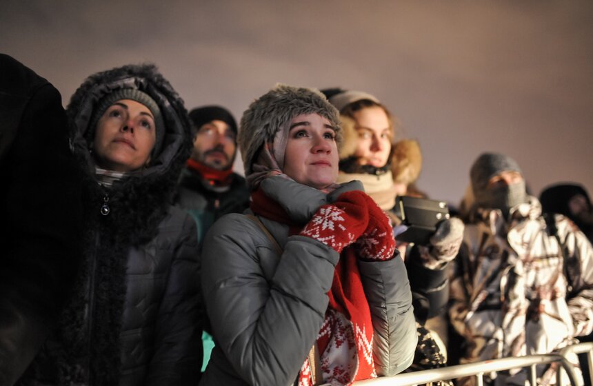 МУЗЕОН встретил Рождество вертикальным мультимедиа 26 фото