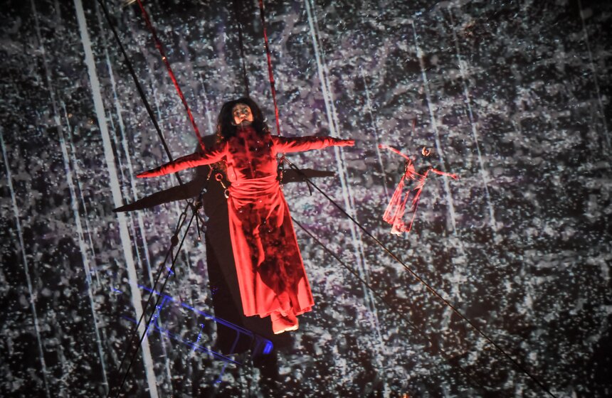 МУЗЕОН встретил Рождество вертикальным мультимедиа 20 фото