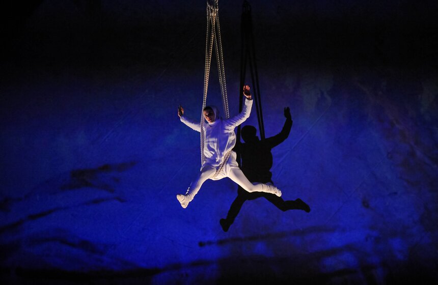 МУЗЕОН встретил Рождество вертикальным мультимедиа 12 фото