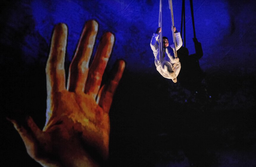 МУЗЕОН встретил Рождество вертикальным мультимедиа 15 фото