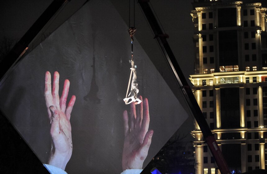 МУЗЕОН встретил Рождество вертикальным мультимедиа 16 фото