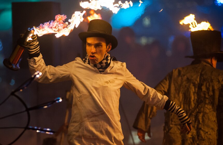 Выступление уличных театров на Старый Новый год 5 фото