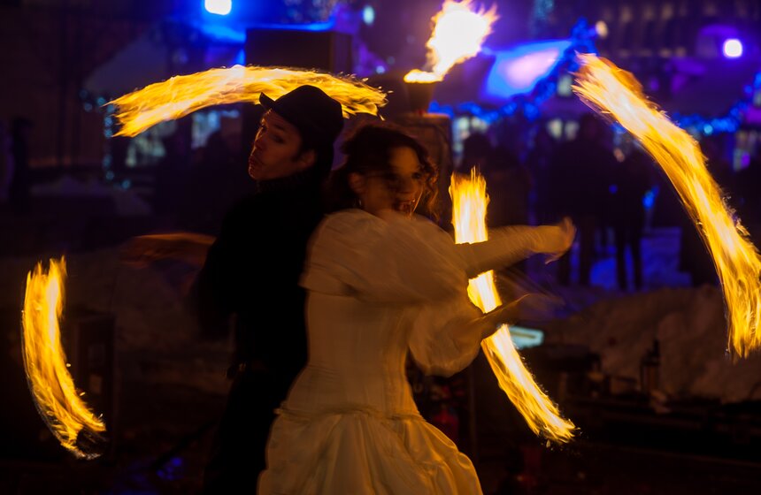 Выступление уличных театров на Старый Новый год 3 фото