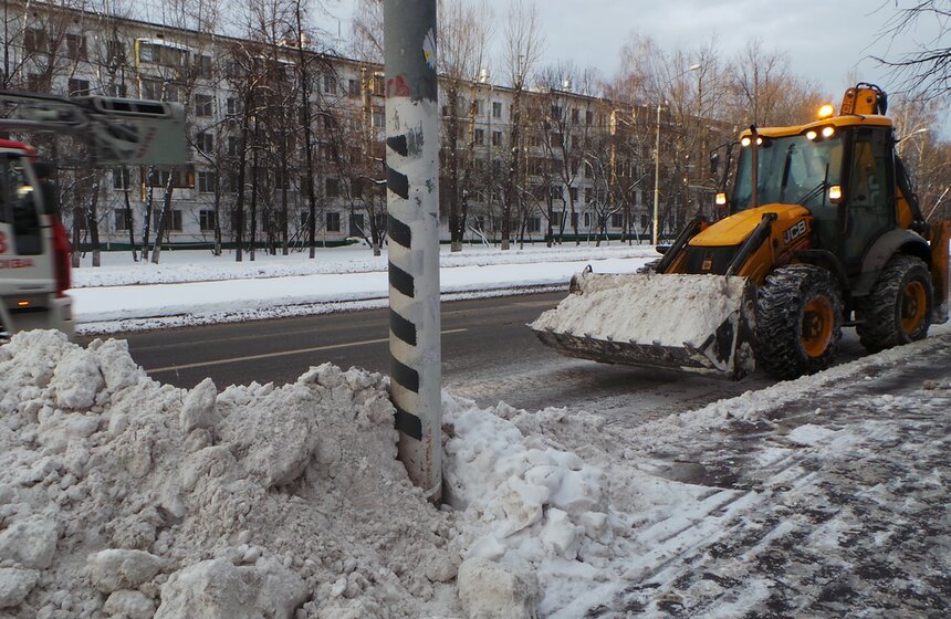 Как убирают снег со столичных улиц 5 фото