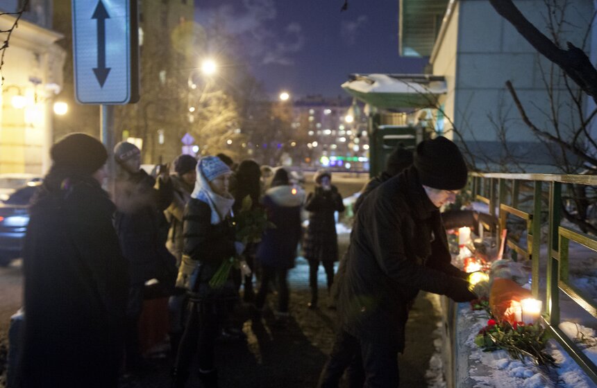 Москвичи почтили память Дэвида Боуи 15 фото