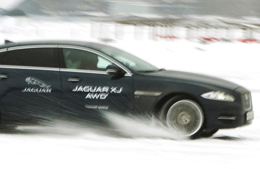 На автодроме в Тушино прошел тест-драйв Jaguar XF и XJ 3 фото