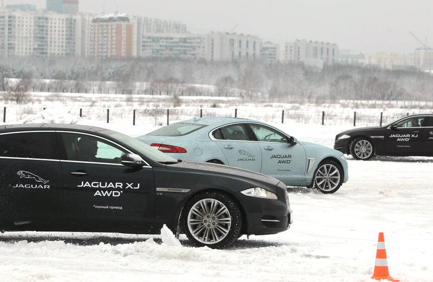 На автодроме в Тушино прошел тест-драйв Jaguar XF и XJ 1 фото
