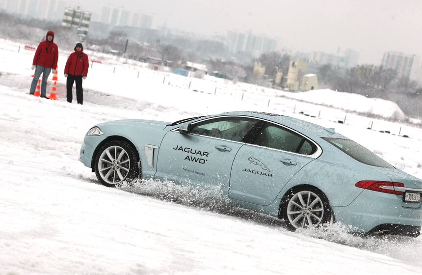 На автодроме в Тушино прошел тест-драйв Jaguar XF и XJ 2 фото