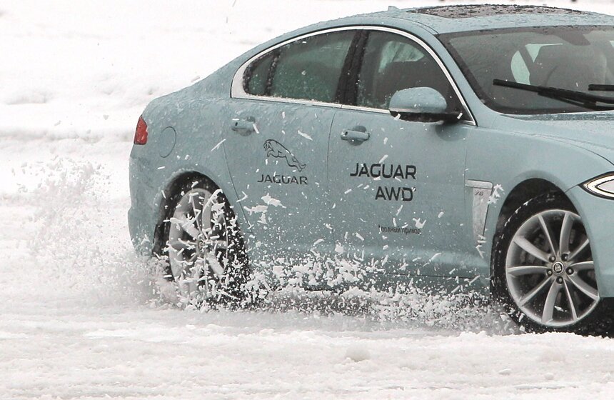 На автодроме в Тушино прошел тест-драйв Jaguar XF и XJ 4 фото