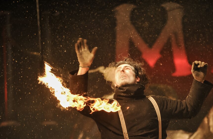 В московском байк-центре проходят детские новогодние елки 18 фото