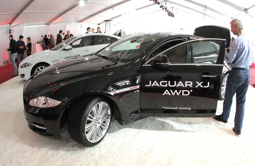 На автодроме в Тушино прошел тест-драйв Jaguar XF и XJ 9 фото