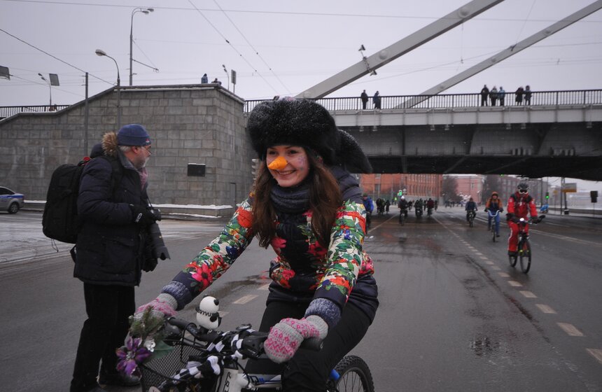 В Москве состоялся первый зимний велопарад 25 фото
