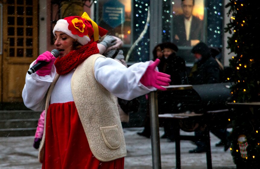 В рамках фестиваля "Путешествие в Рождество" исполнили колядки 1 фото