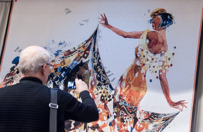 Выставку фарфоровых картин презентовали в столице 13 фото