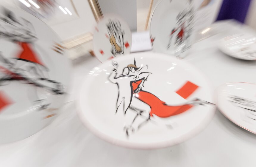 Выставку фарфоровых картин презентовали в столице 10 фото