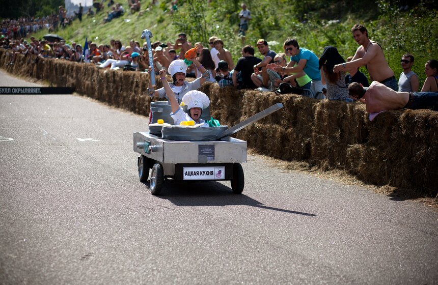 В Москве прошли гонки на тарантасах Red Bull Soapbox Race 27 фото
