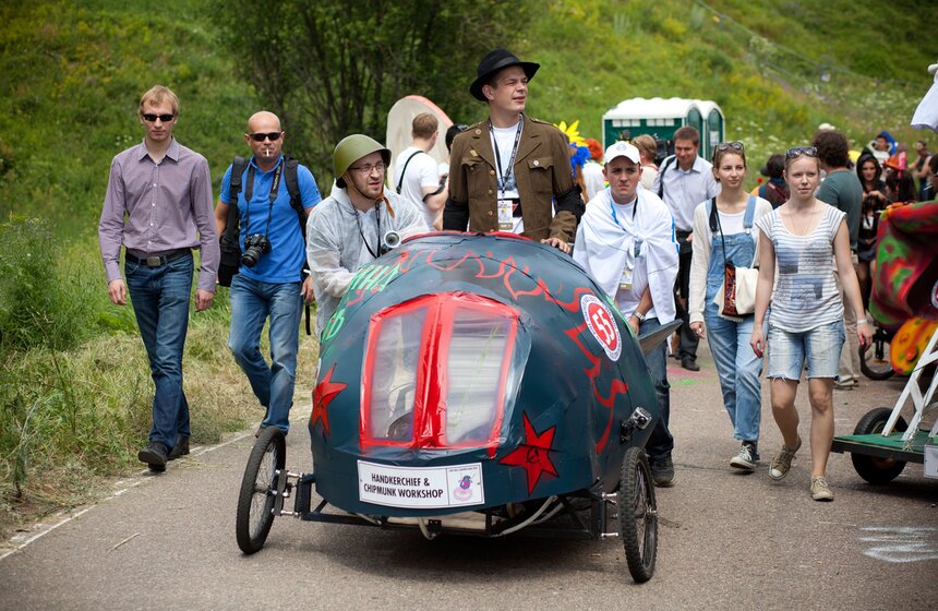 В Москве прошли гонки на тарантасах Red Bull Soapbox Race 17 фото