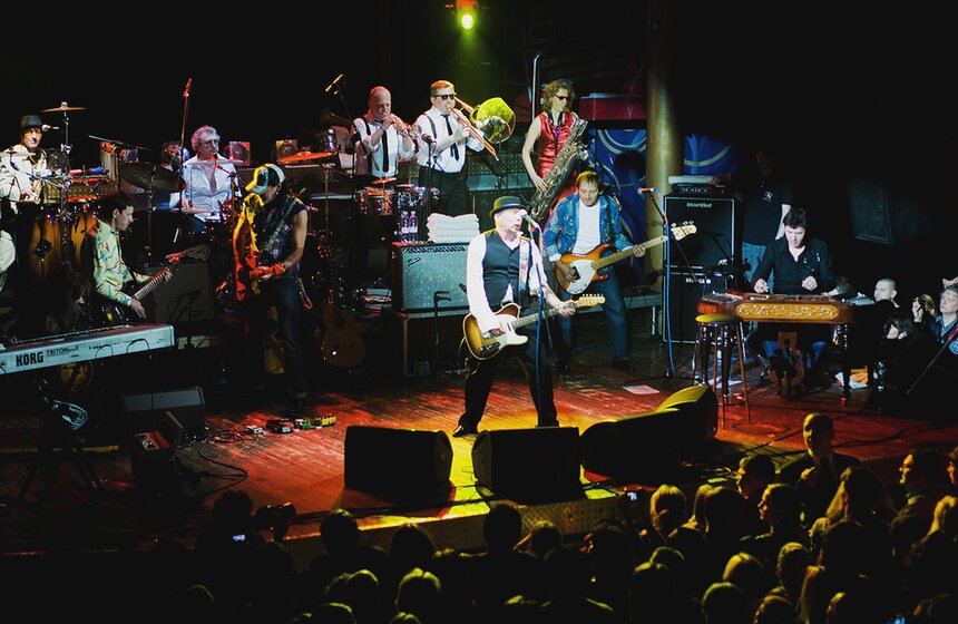 Гарик Сукачев и "Неприкасаемые" выступили в Live Music Hall 12 фото