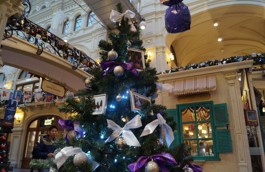 Елка телеканала "Москва 24" в ГУМе 3 фото