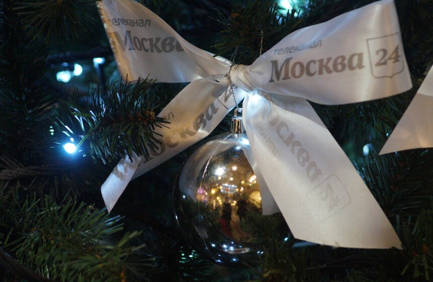 Елка телеканала "Москва 24" в ГУМе 5 фото
