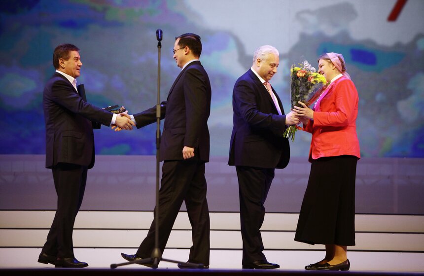 Многодетные семьи наградили почетными знаками 13 фото