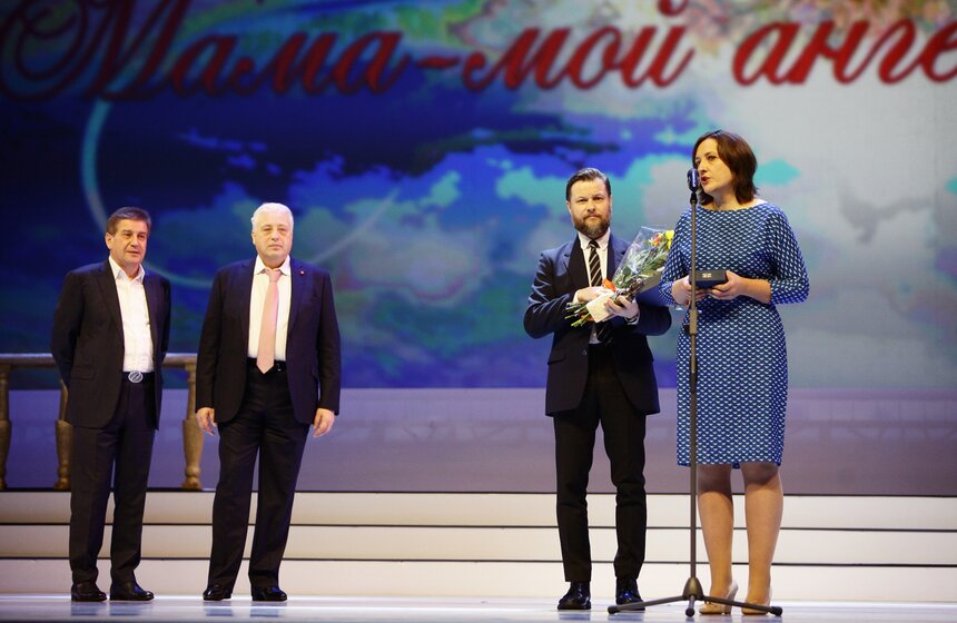 Многодетные семьи наградили почетными знаками 18 фото