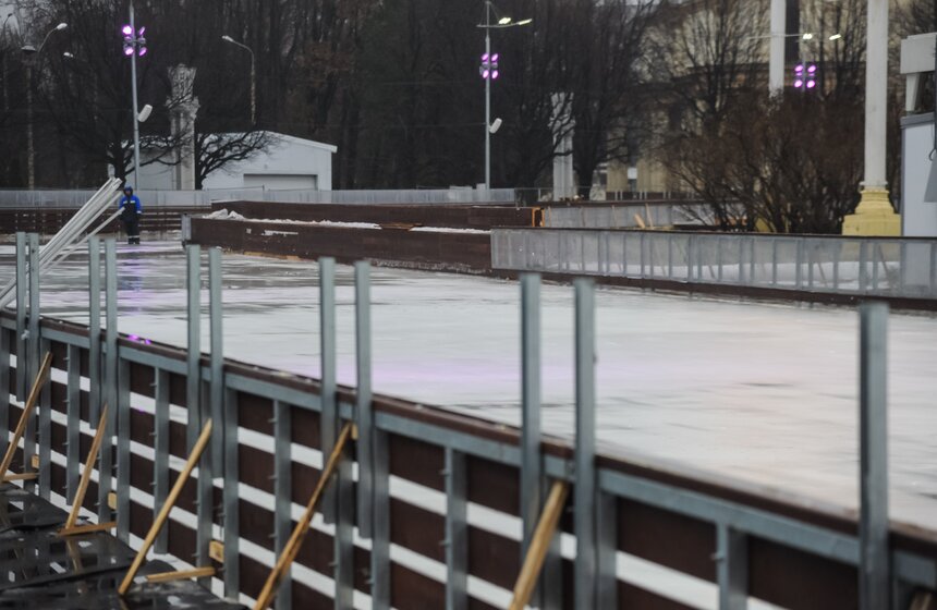 Высшая проба: Илья Авербух первым ступил на главный каток страны 7 фото